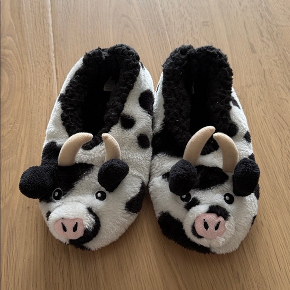 snoozies! Other - 🐮 Snoozies Kids’ Cow Slippers – Size Small